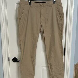 Under Armour khaki chino pants Sz 38x30 EUC no rips tears or stains
